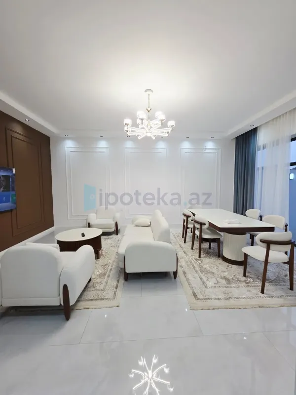 Satılır 4 otaqlı mənzil 180 m²
