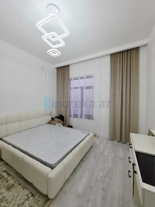 Satılır 4 otaqlı mənzil 180 m²