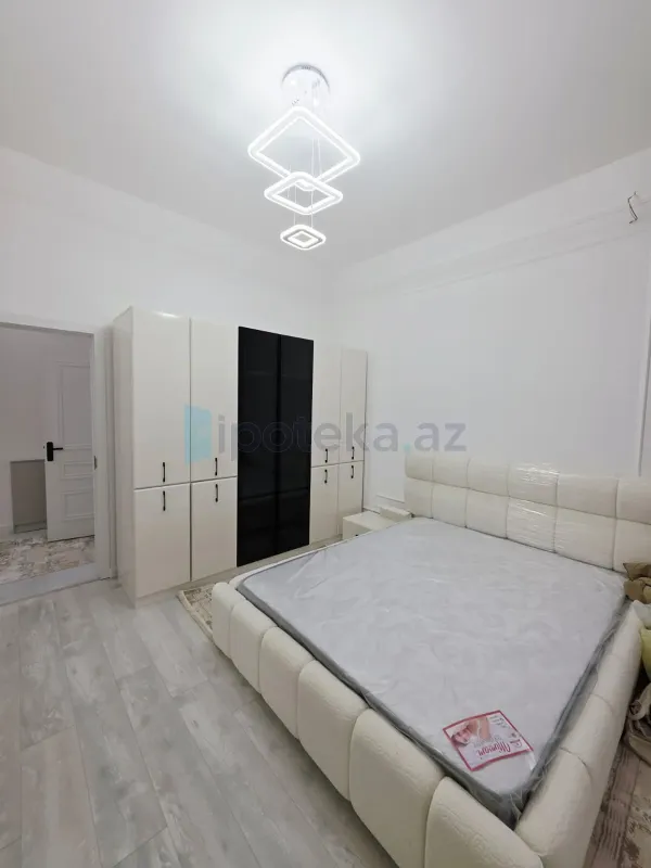 Satılır 4 otaqlı mənzil 180 m²