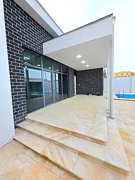 Satılır 4 otaqlı mənzil 180 m²