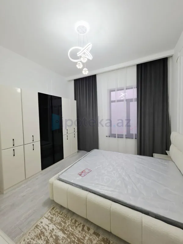 Satılır 4 otaqlı mənzil 180 m²