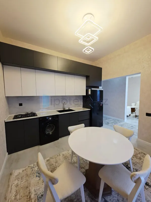 Satılır 4 otaqlı mənzil 160 m²