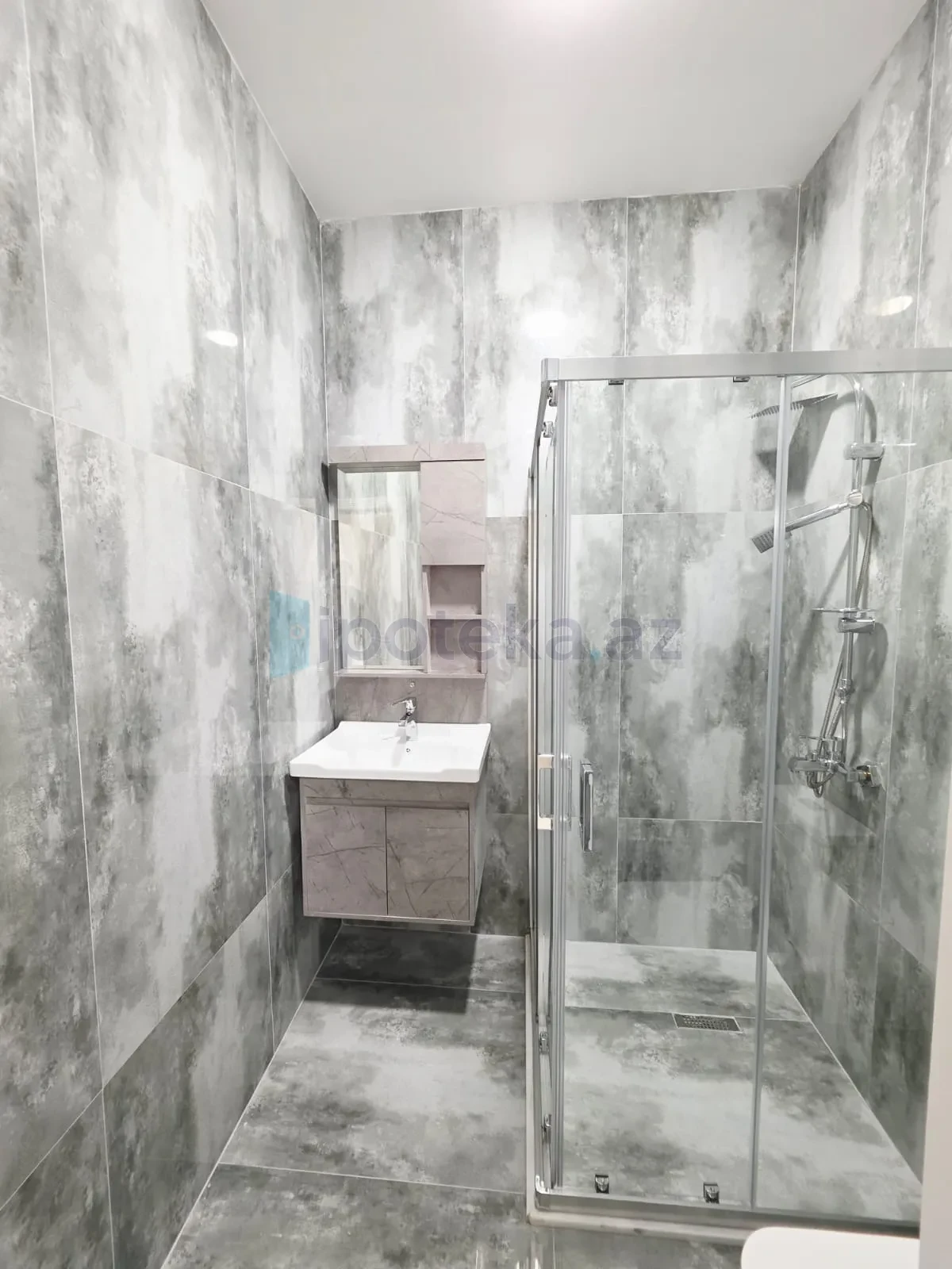 Satılır 4 otaqlı mənzil 160 m²