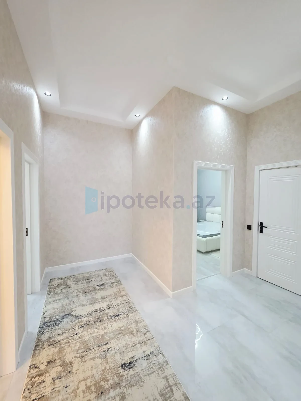 Satılır 4 otaqlı mənzil 160 m²