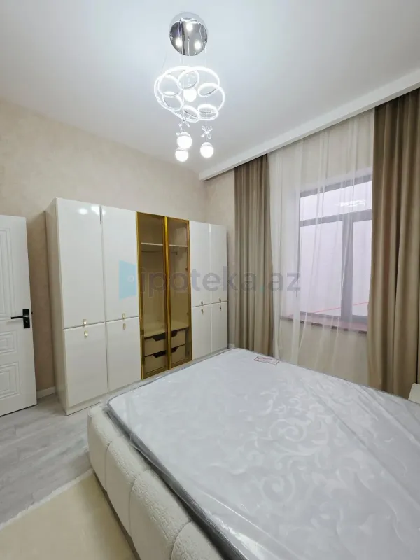 Satılır 4 otaqlı mənzil 160 m²