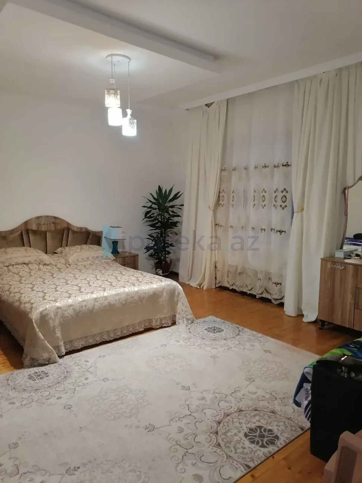 Satılır 6 otaqlı həyət evi 202 m²