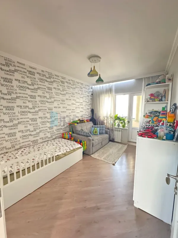 Satılır 3 otaqlı köhnə tikili 85 m²