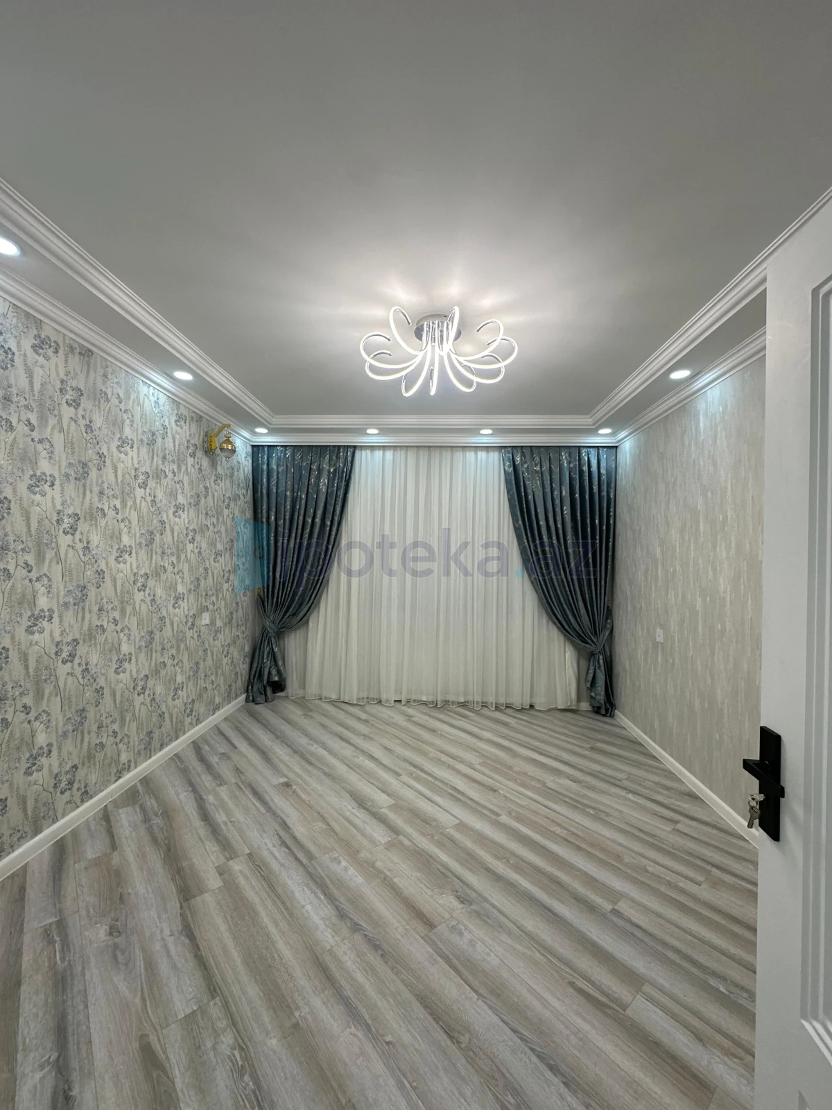 Satılır 3 otaqlı köhnə tikili 80 m²