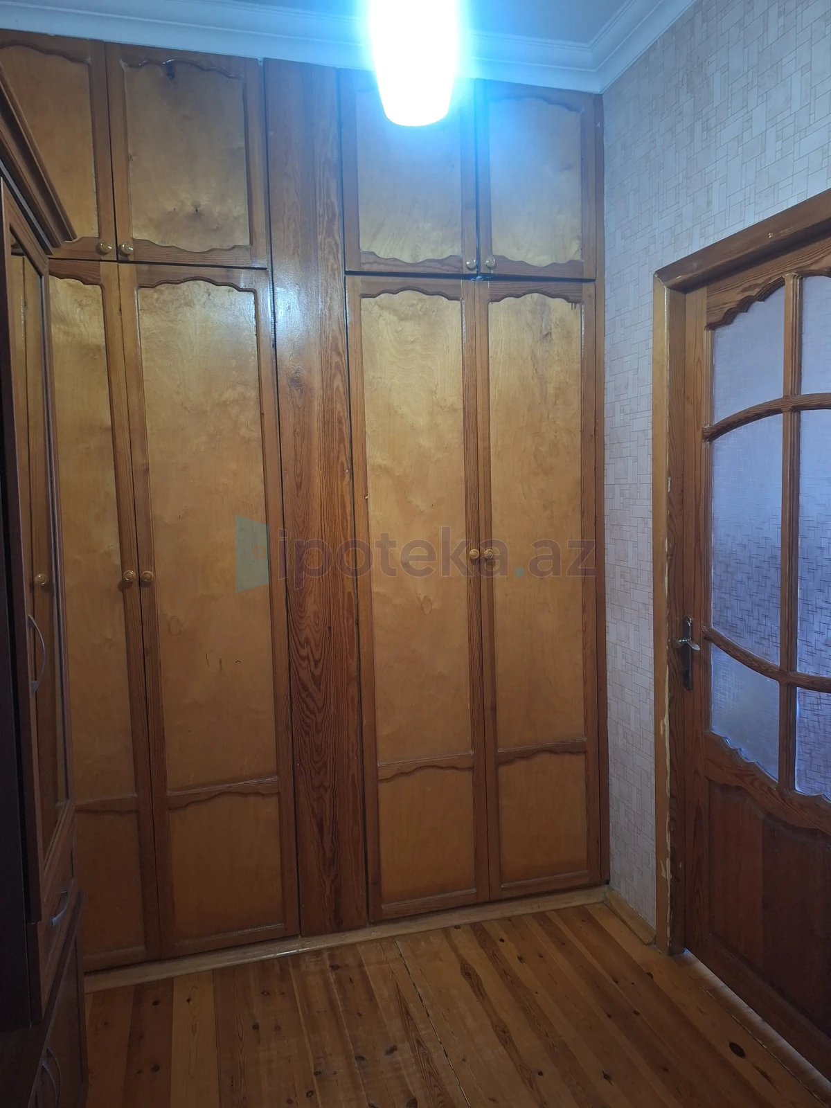Satılır 2 otaqlı köhnə tikili 60 m²