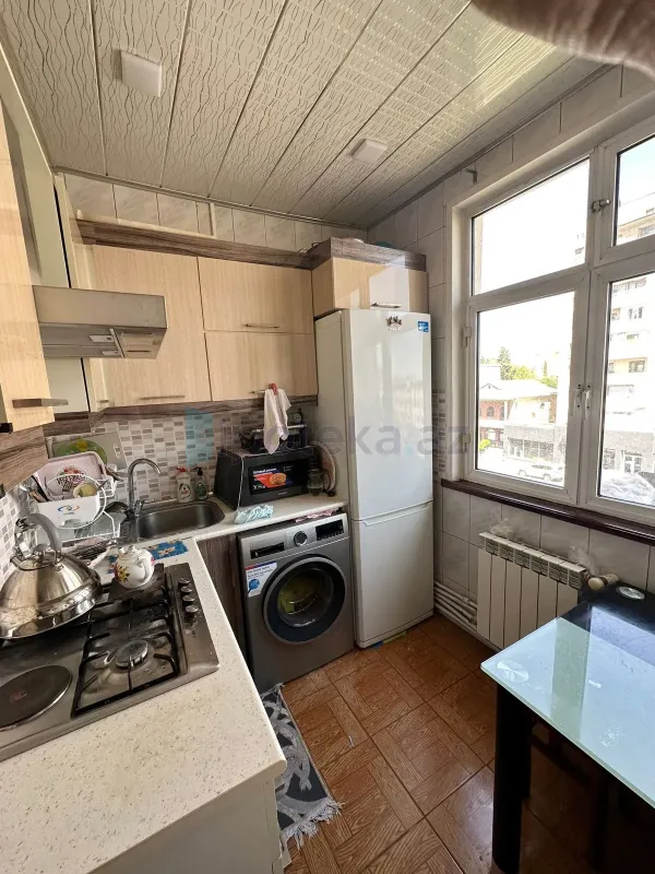 Satılır 2 otaqlı köhnə tikili 60 m²
