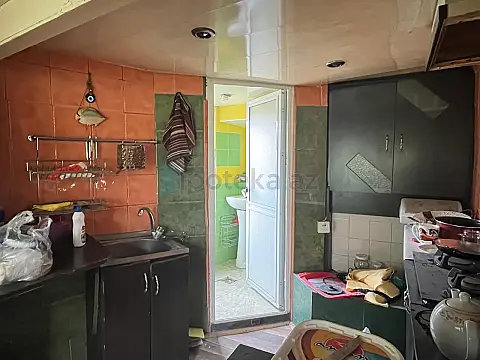 Satılır 2 otaqlı köhnə tikili 18 m²
