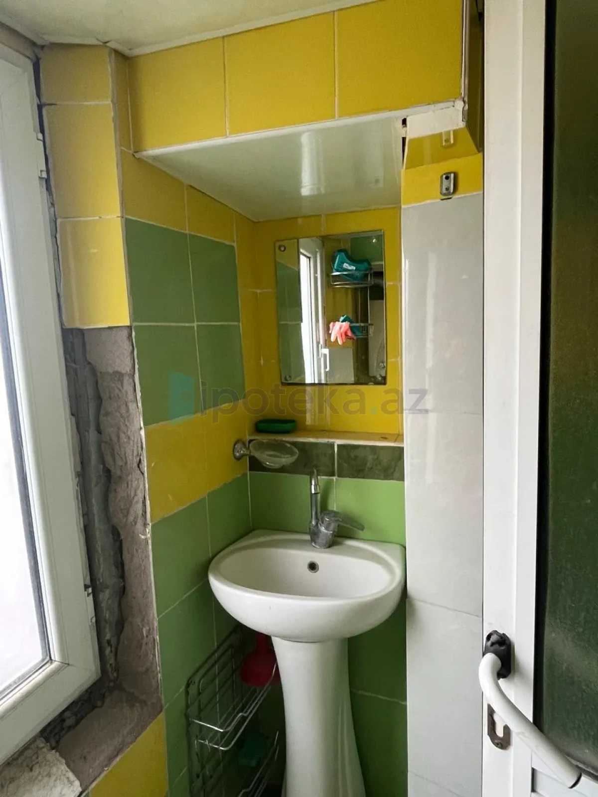 Satılır 2 otaqlı köhnə tikili 18 m²