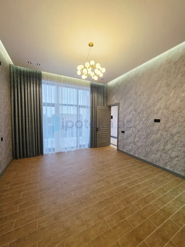 Satılır 5 otaqlı mənzil 200 m²