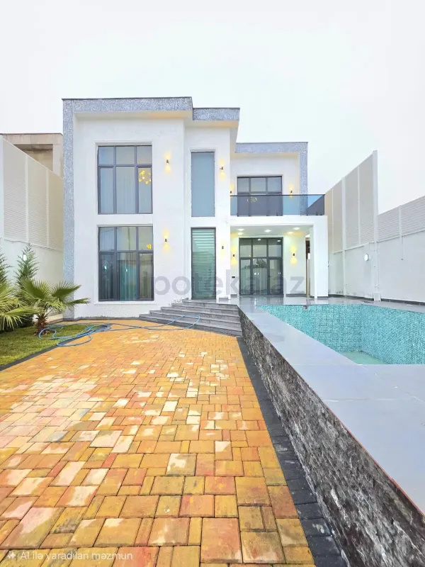 Satılır 5 otaqlı mənzil 200 m²