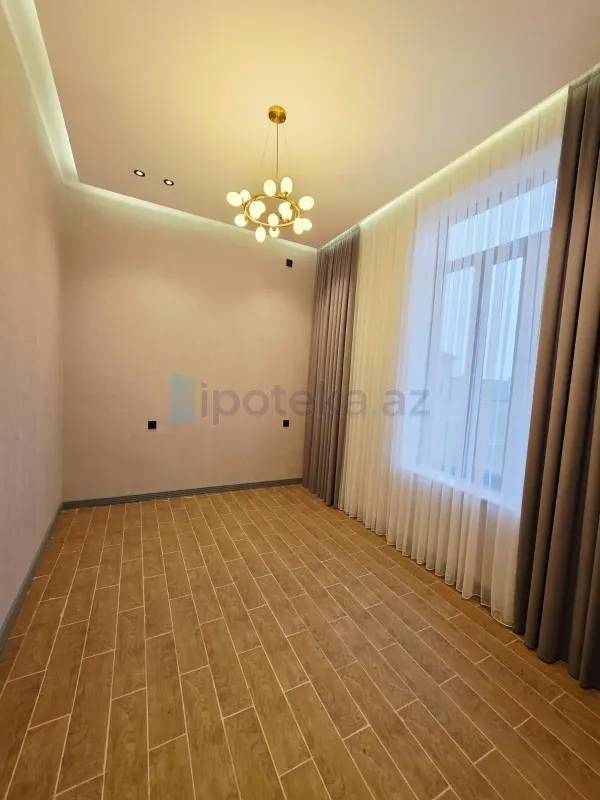 Satılır 5 otaqlı mənzil 200 m²