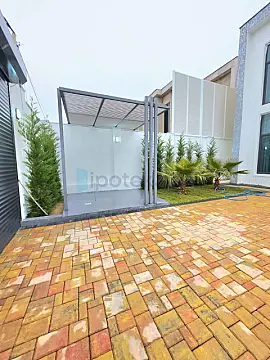 Satılır 5 otaqlı mənzil 200 m²