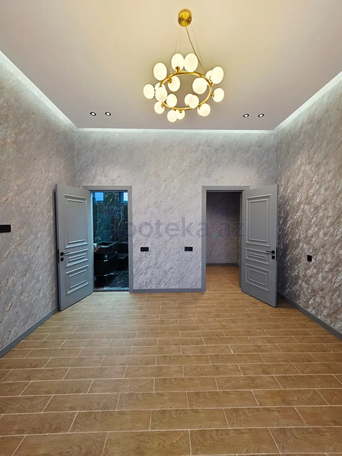 Satılır 5 otaqlı mənzil 200 m²