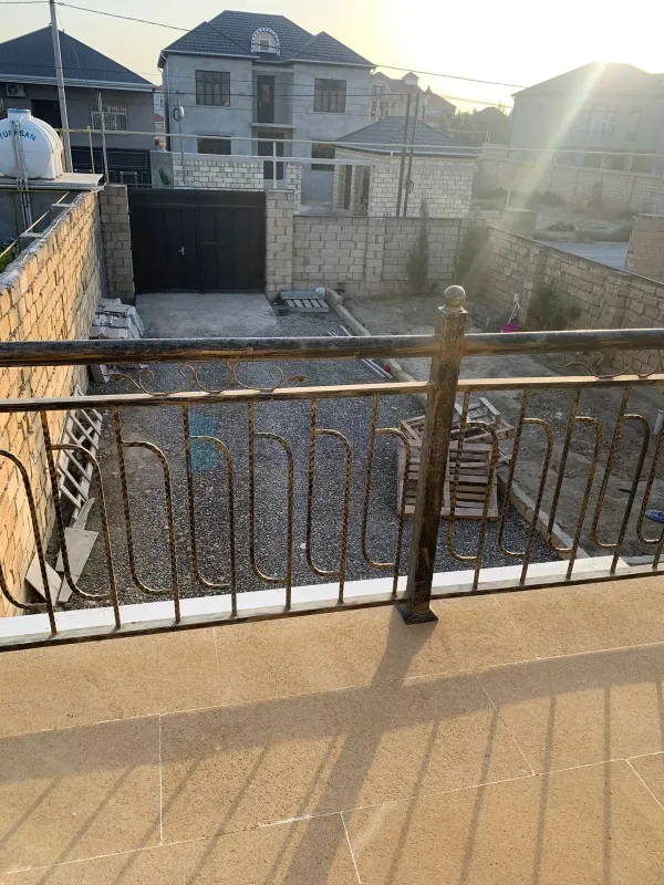 Satılır 5 otaqlı həyət evi 195 m²
