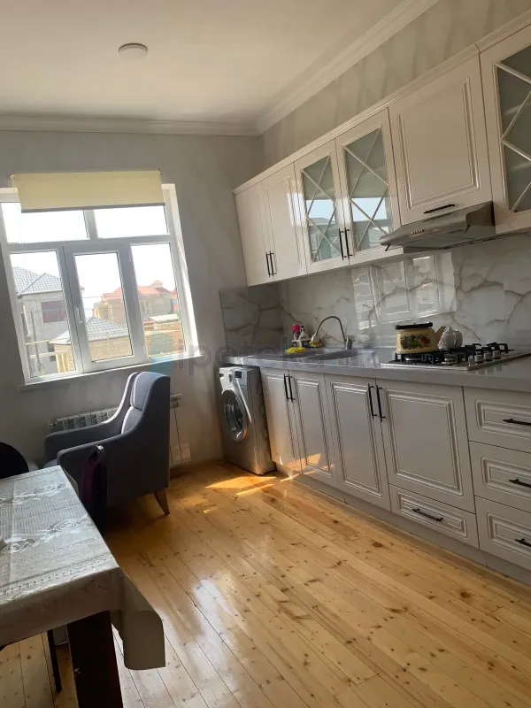 Satılır 5 otaqlı həyət evi 195 m²