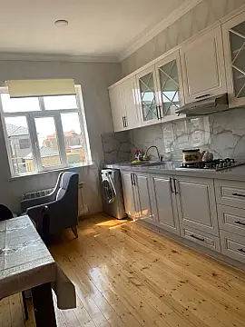 Satılır 5 otaqlı həyət evi 195 m²