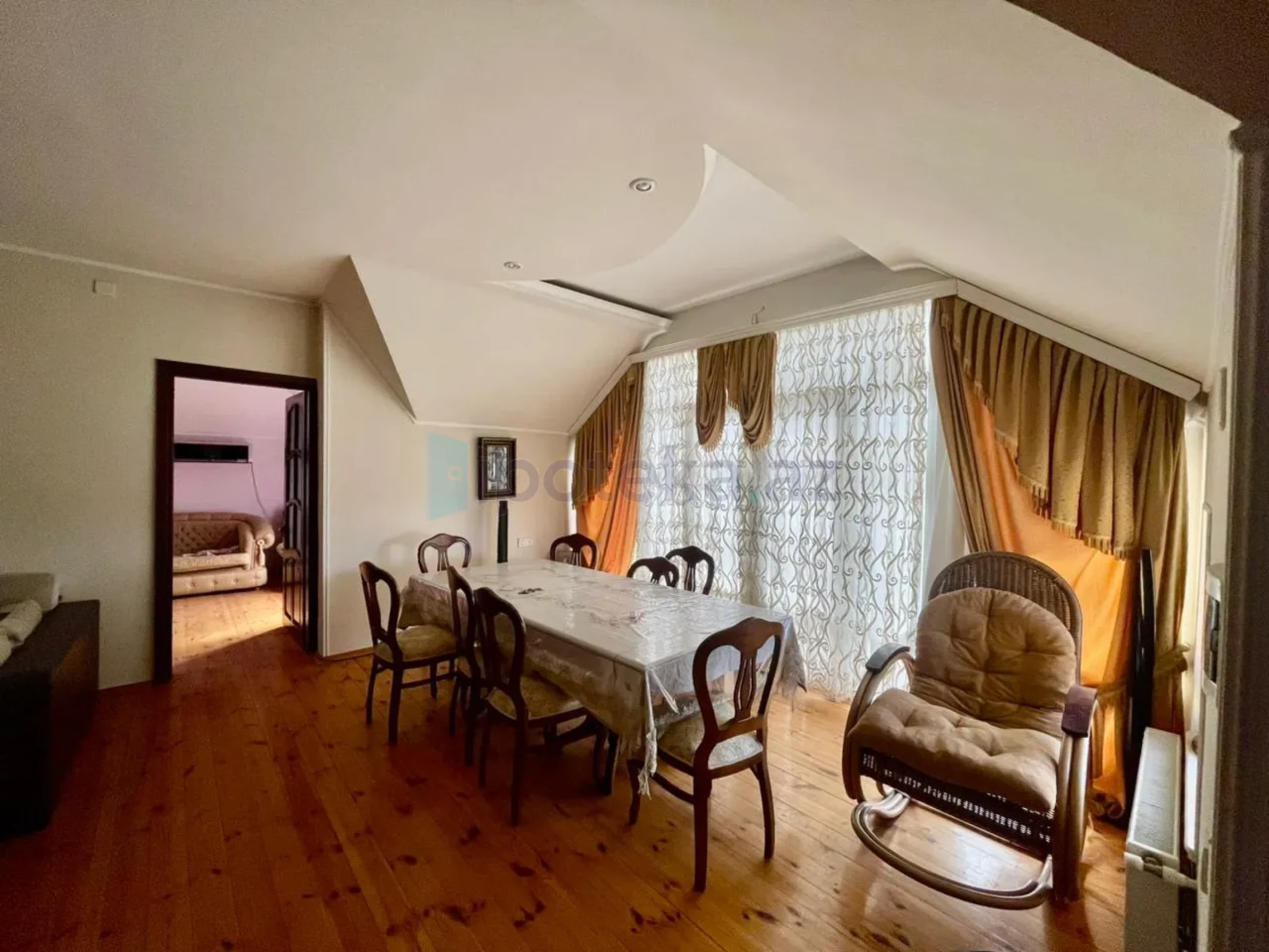 Satılır 8 otaqlı həyət evi 420 m²
