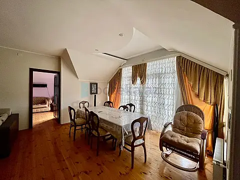 Satılır 8 otaqlı həyət evi 420 m²