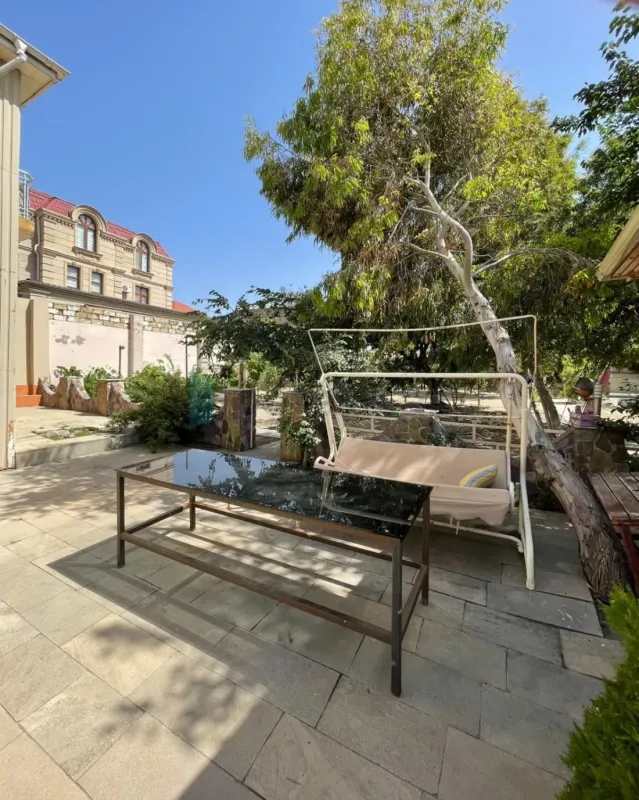 Satılır 8 otaqlı həyət evi 420 m²