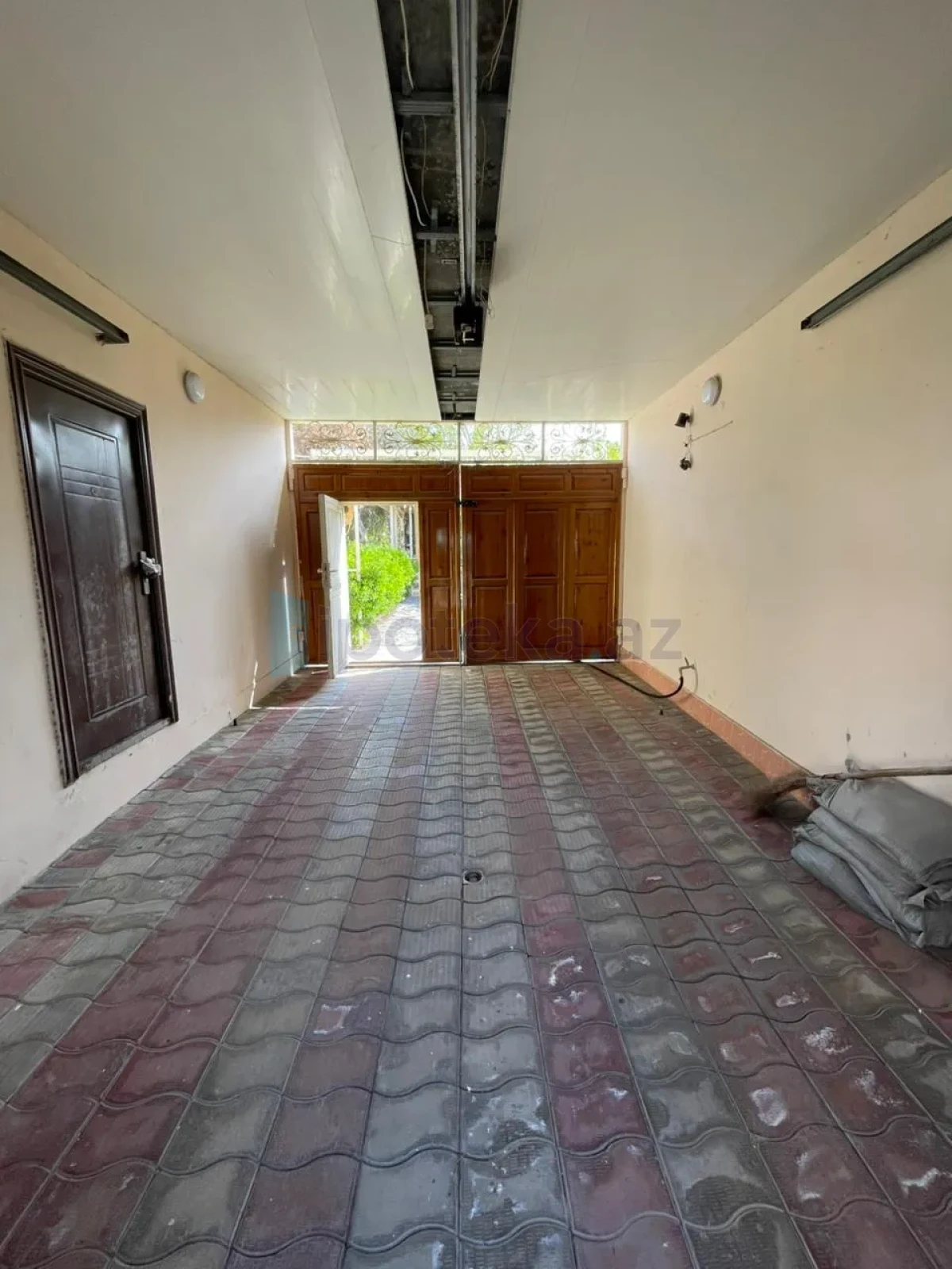 Satılır 8 otaqlı həyət evi 420 m²