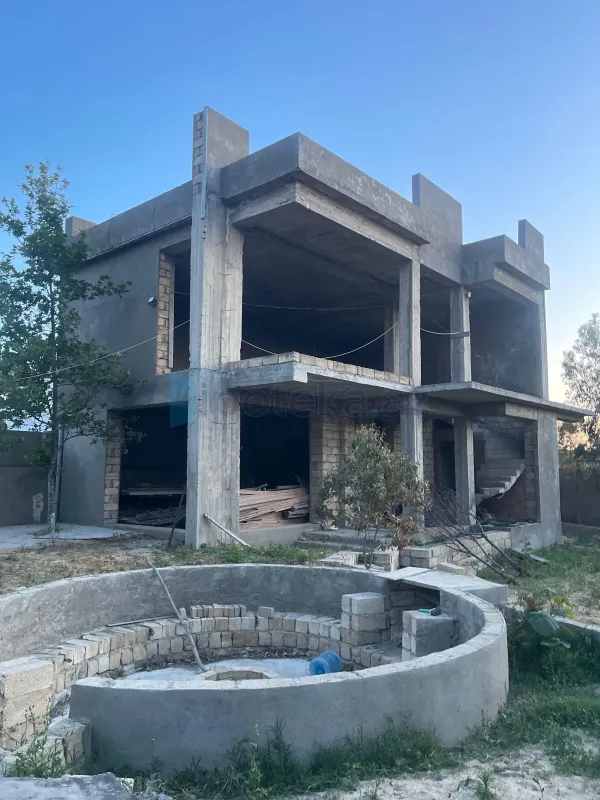 Satılır 8 otaqlı həyət evi 420 m²