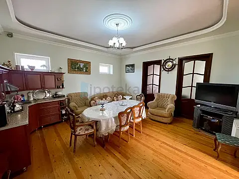 Satılır 8 otaqlı həyət evi 420 m²