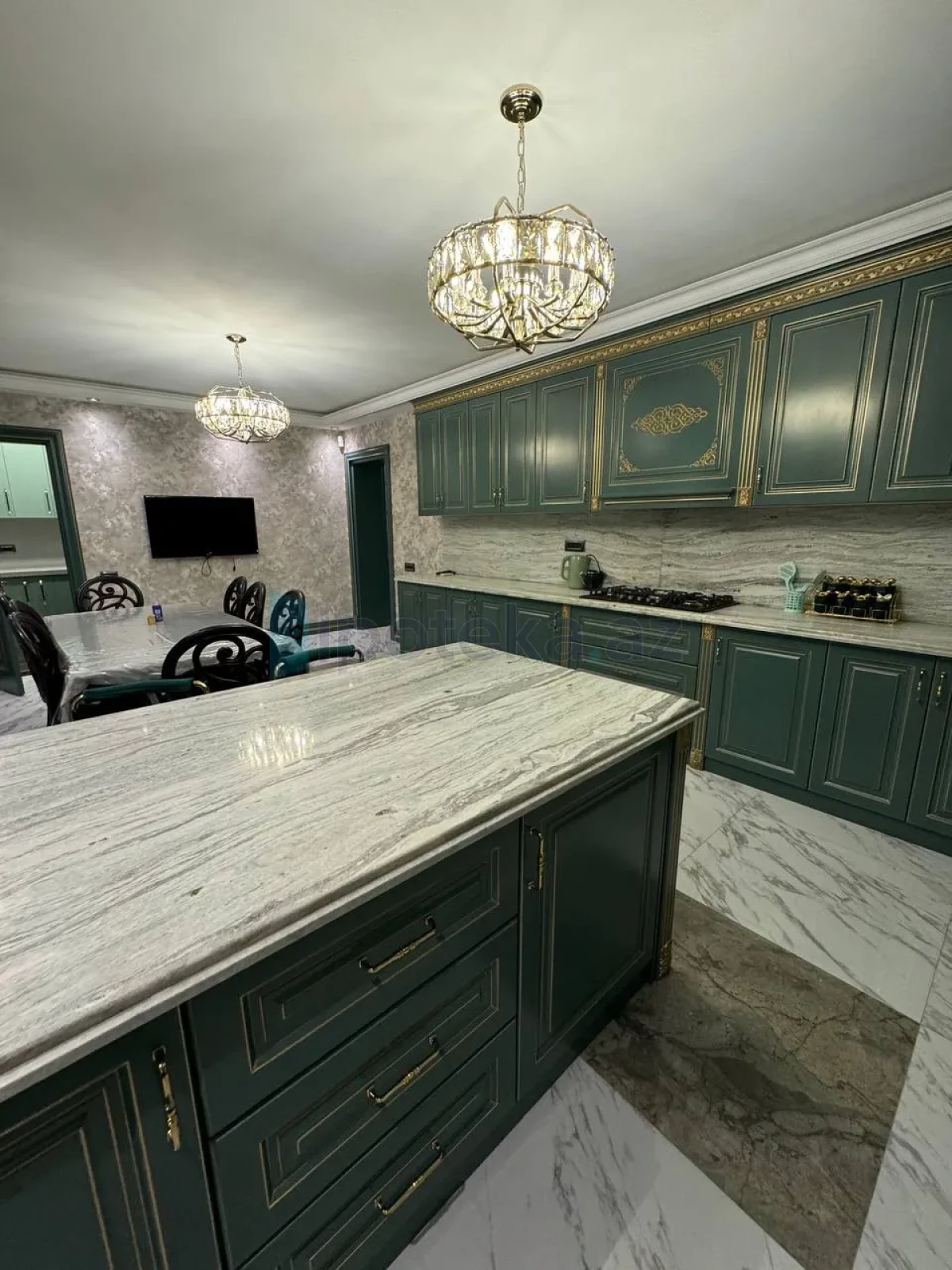 Satılır 5 otaqlı həyət evi 500 m²