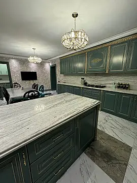 Satılır 5 otaqlı həyət evi 500 m²