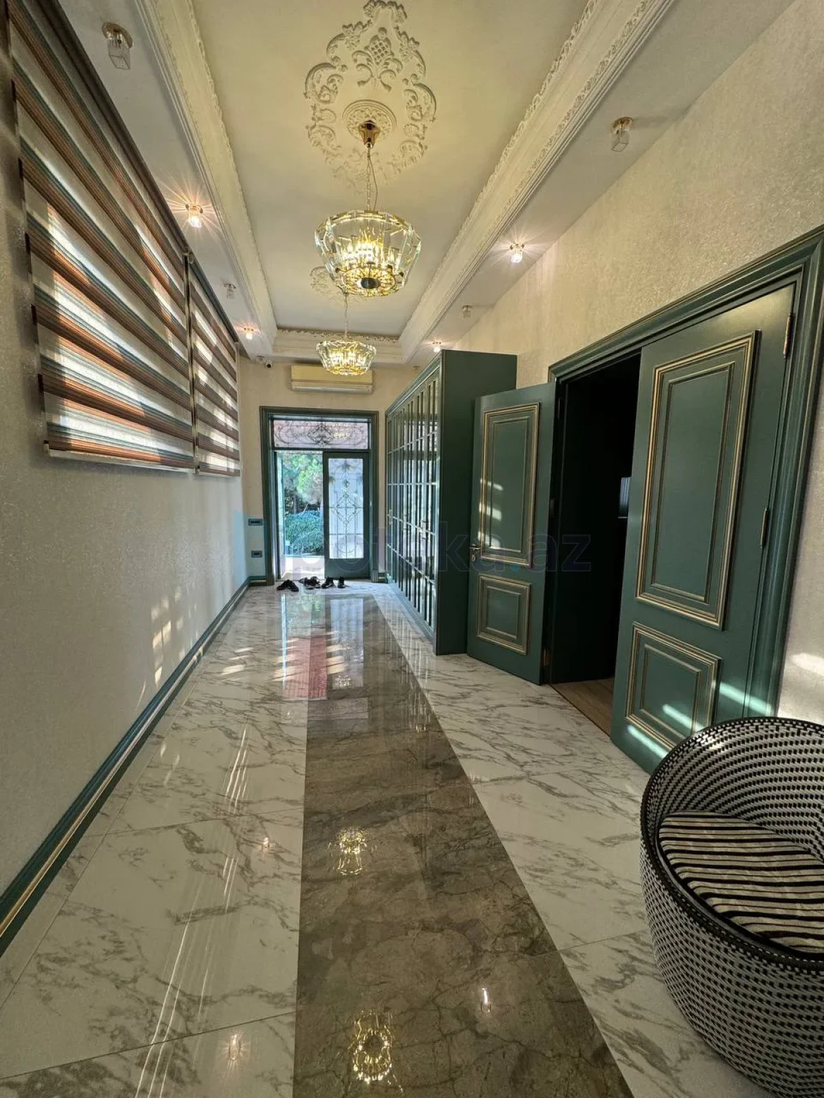 Satılır 5 otaqlı həyət evi 500 m²