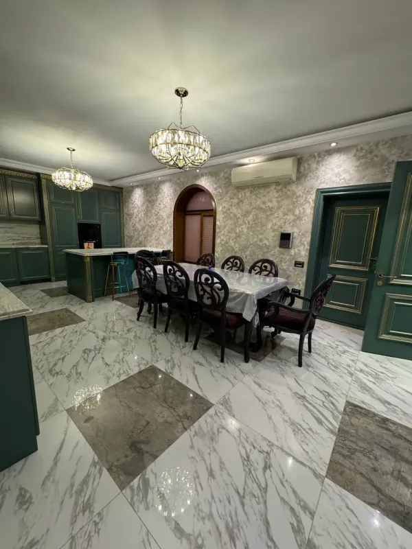 Satılır 5 otaqlı həyət evi 500 m²