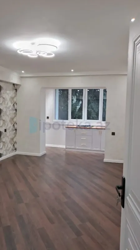 Satılır 3 otaqlı köhnə tikili 75 m²