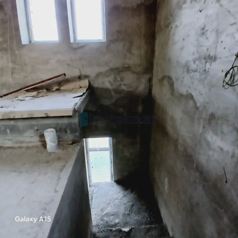 Satılır 5 otaqlı həyət evi 220 m²