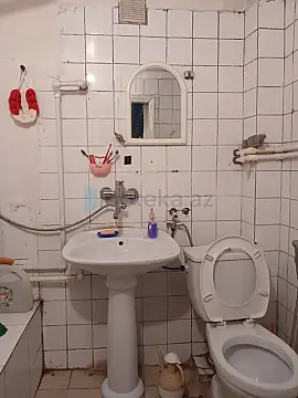 Satılır 3 otaqlı köhnə tikili 64 m²