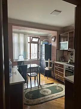 Satılır 4 otaqlı köhnə tikili 110 m²