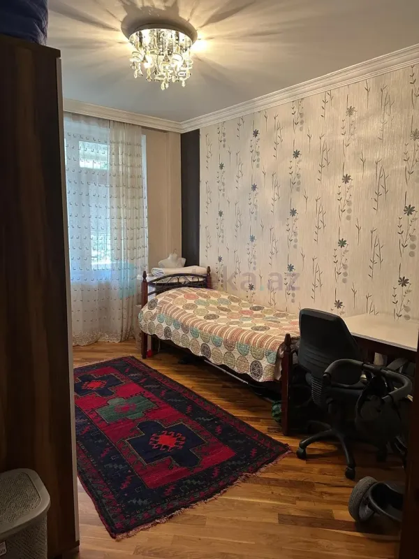 Satılır 4 otaqlı köhnə tikili 110 m²