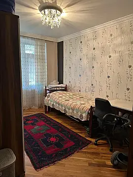 Satılır 4 otaqlı köhnə tikili 110 m²