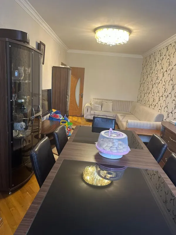 Satılır 4 otaqlı köhnə tikili 110 m²