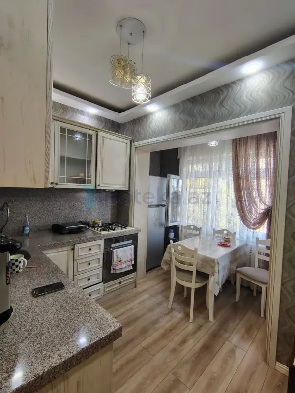 Satılır 3 otaqlı köhnə tikili 75 m²