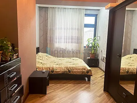 Satılır 3 otaqlı köhnə tikili 118 m²