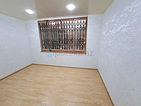 Satılır 4 otaqlı köhnə tikili 80 m²
