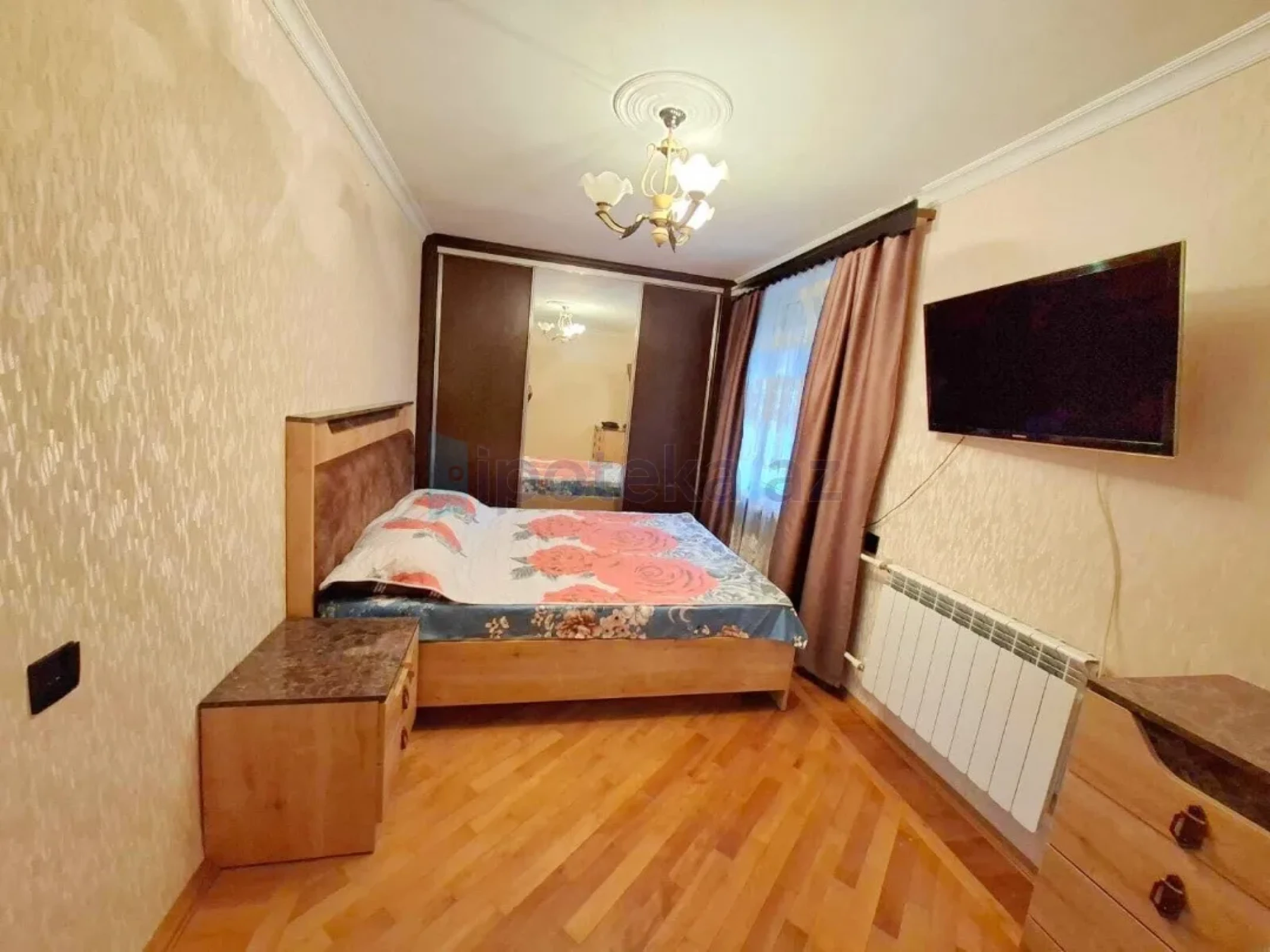 Satılır 4 otaqlı köhnə tikili 80 m²