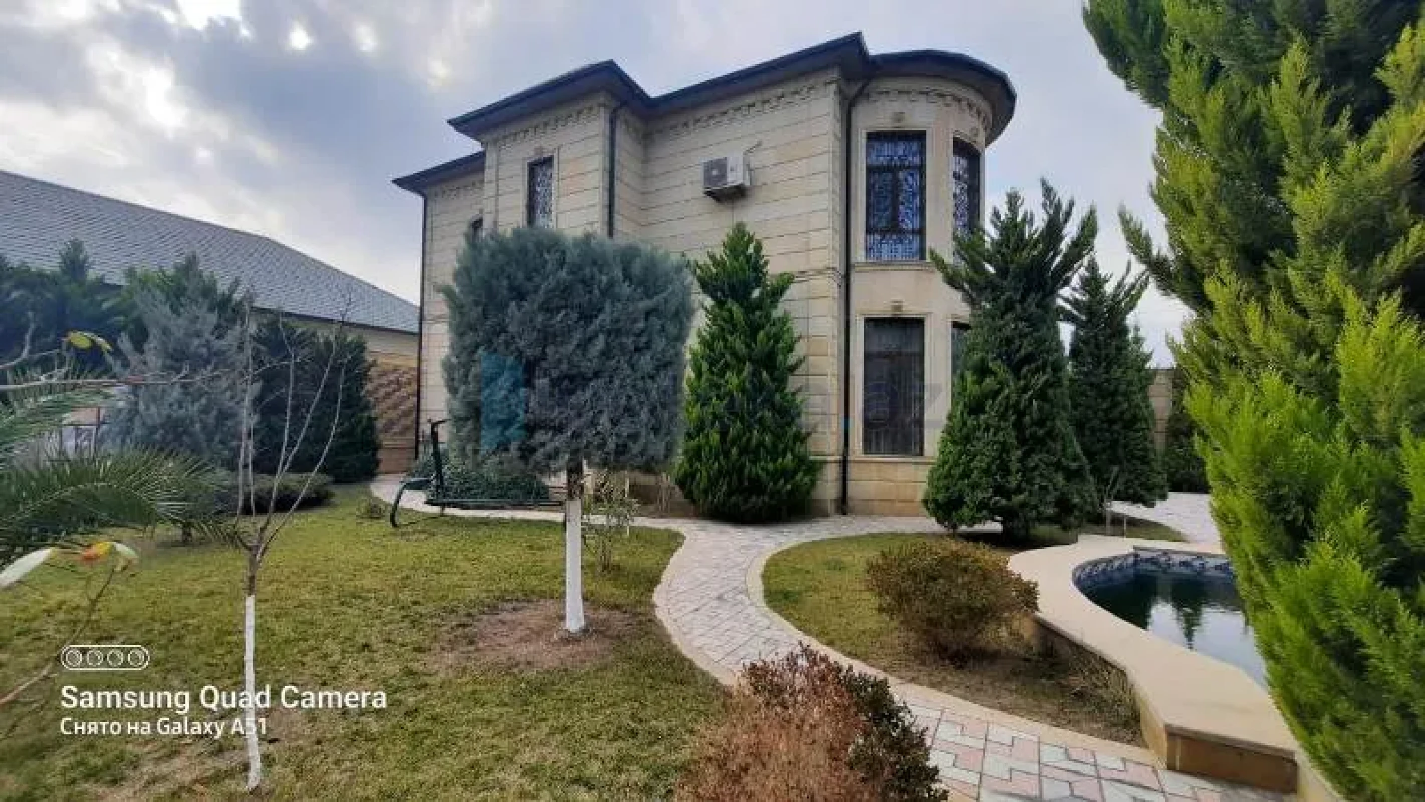 Satılır 5 otaqlı mənzil 450 m²