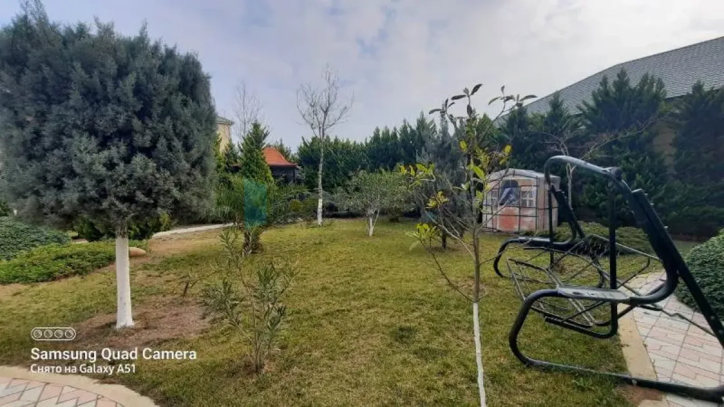 Satılır 5 otaqlı mənzil 450 m²