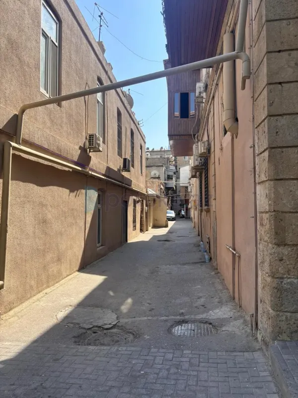 Satılır 3 otaqlı köhnə tikili 63 m²