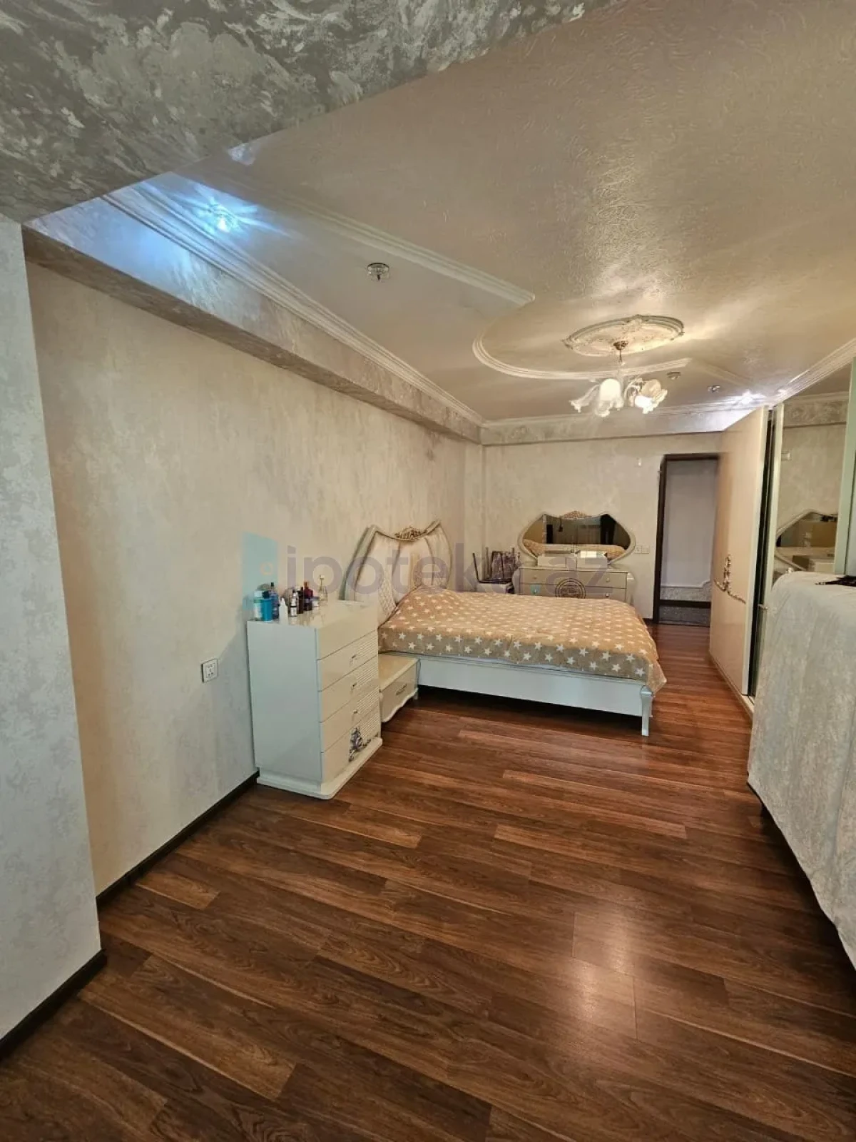 Satılır 3 otaqlı yeni tikili 135 m²