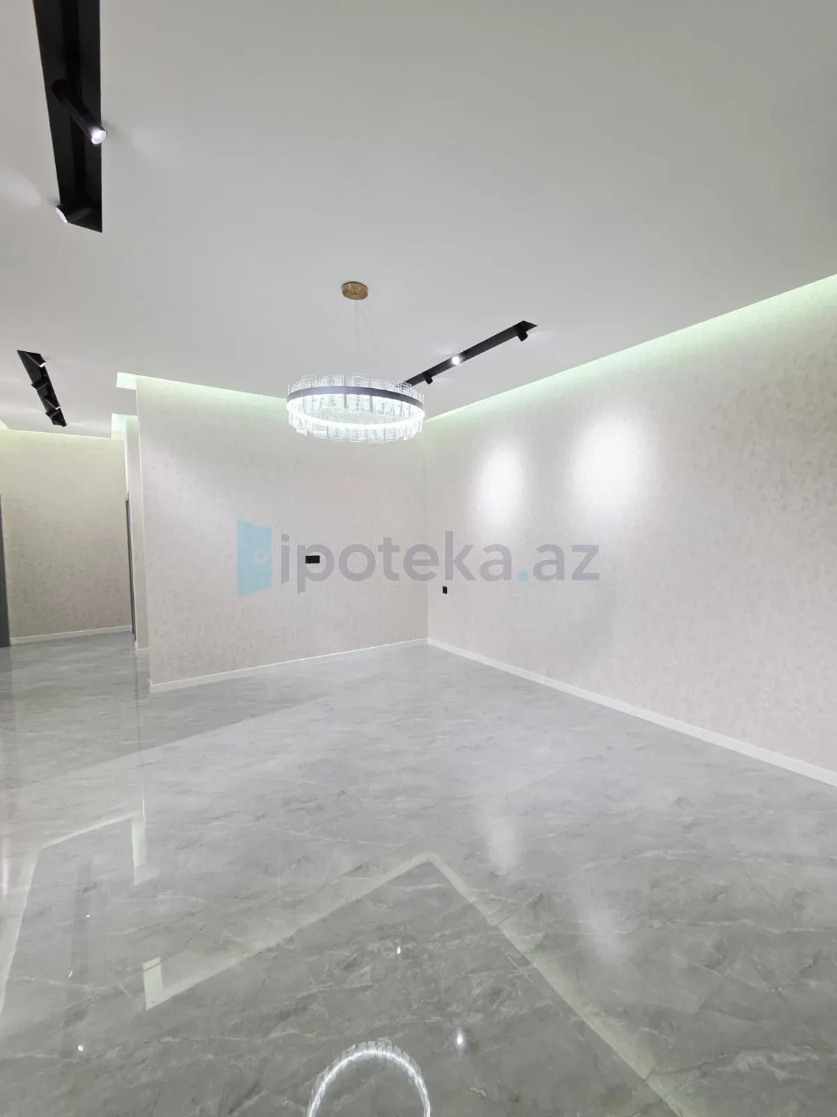 Satılır 4 otaqlı mənzil 110 m²